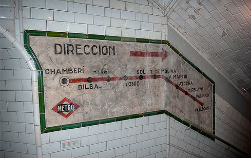 azulejo metro Madrid